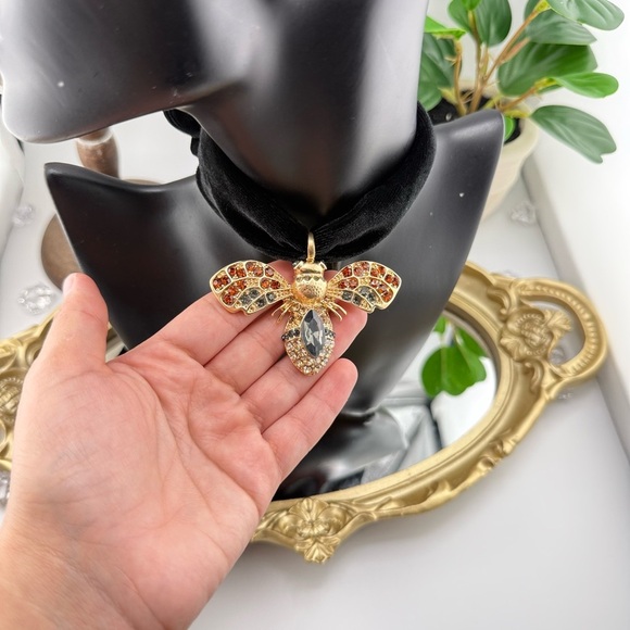Black Velvet Ribbon Necklace with Jeweled Bee Pendant - Picture 1 of 17